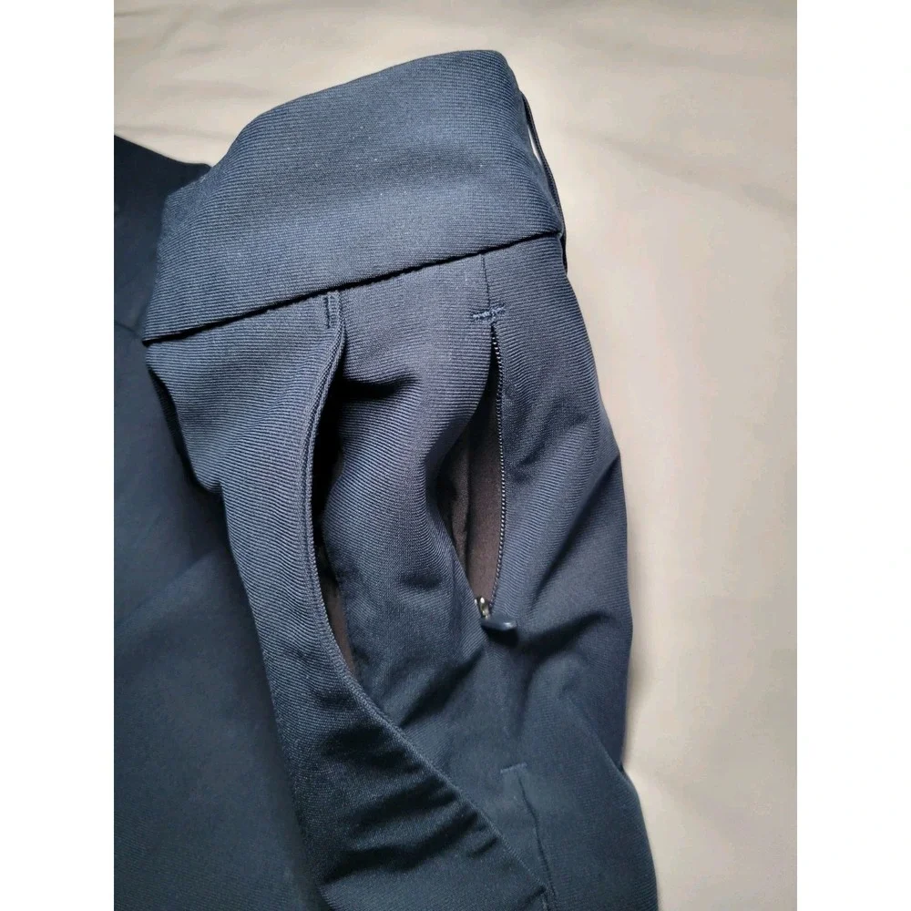 Lululemon Men's Commission Classic Short Warpstreme Slim Fit Navy Blue‎ Mens 32